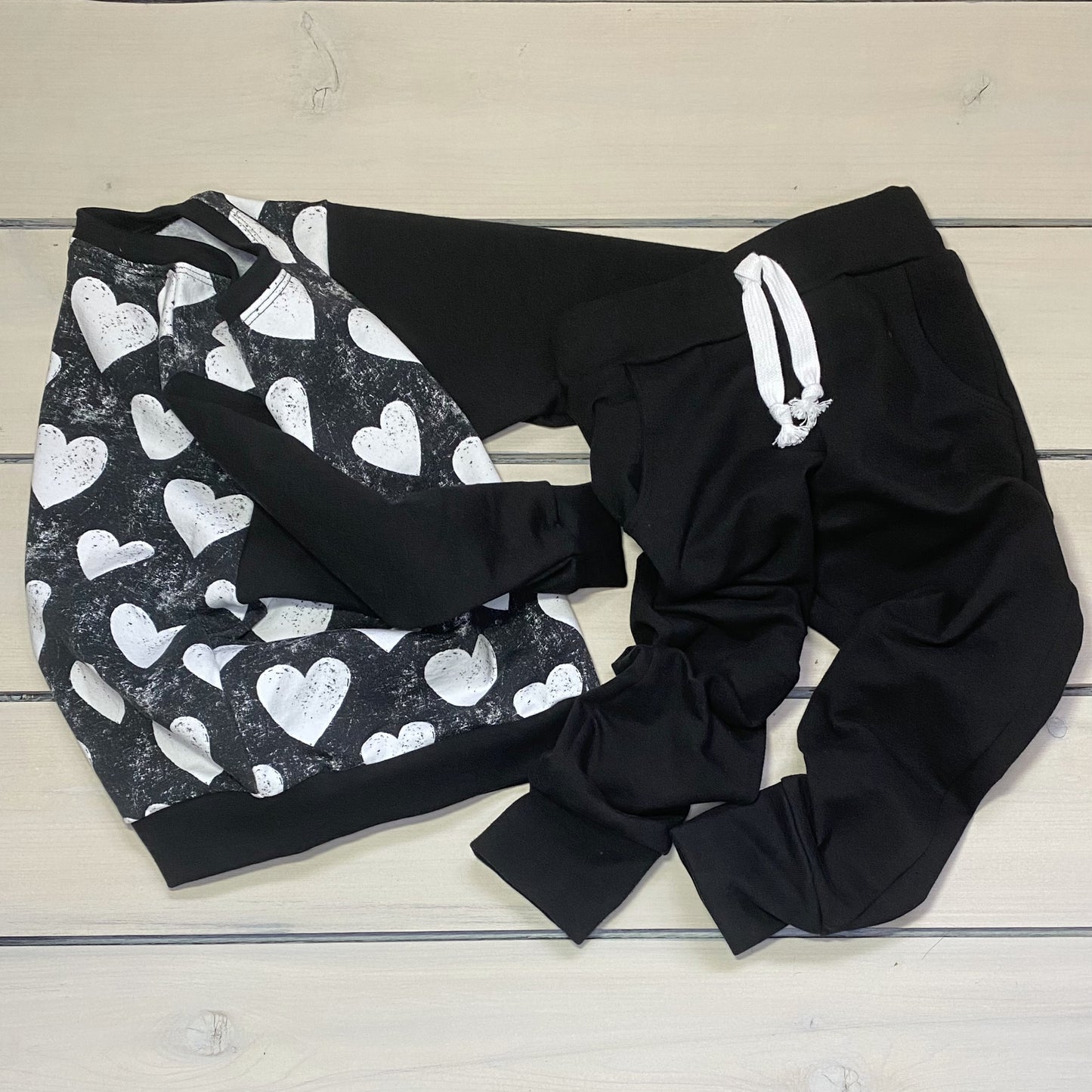 LOUNGE SWEATSHIRT HEARTS