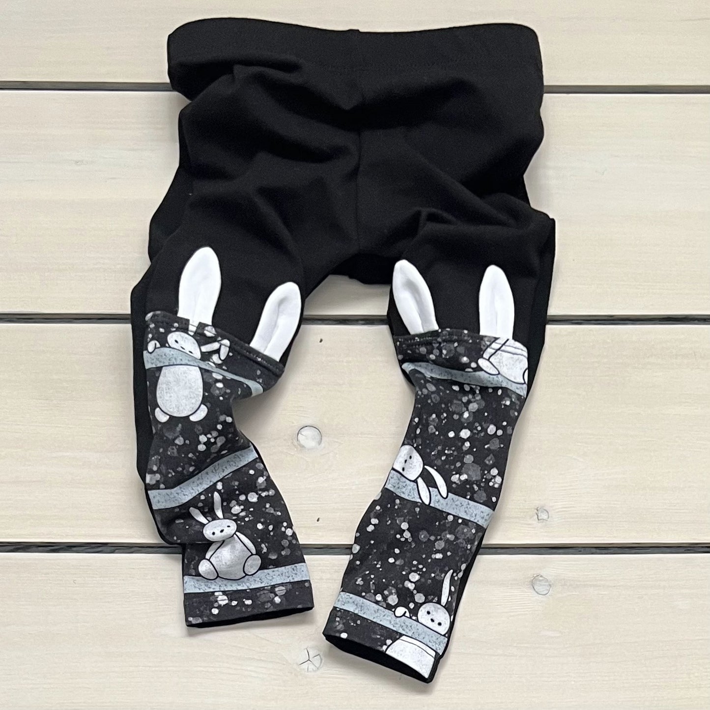 KICKPLATE LEGGINGS WITH BUNNY EARS STRIPE