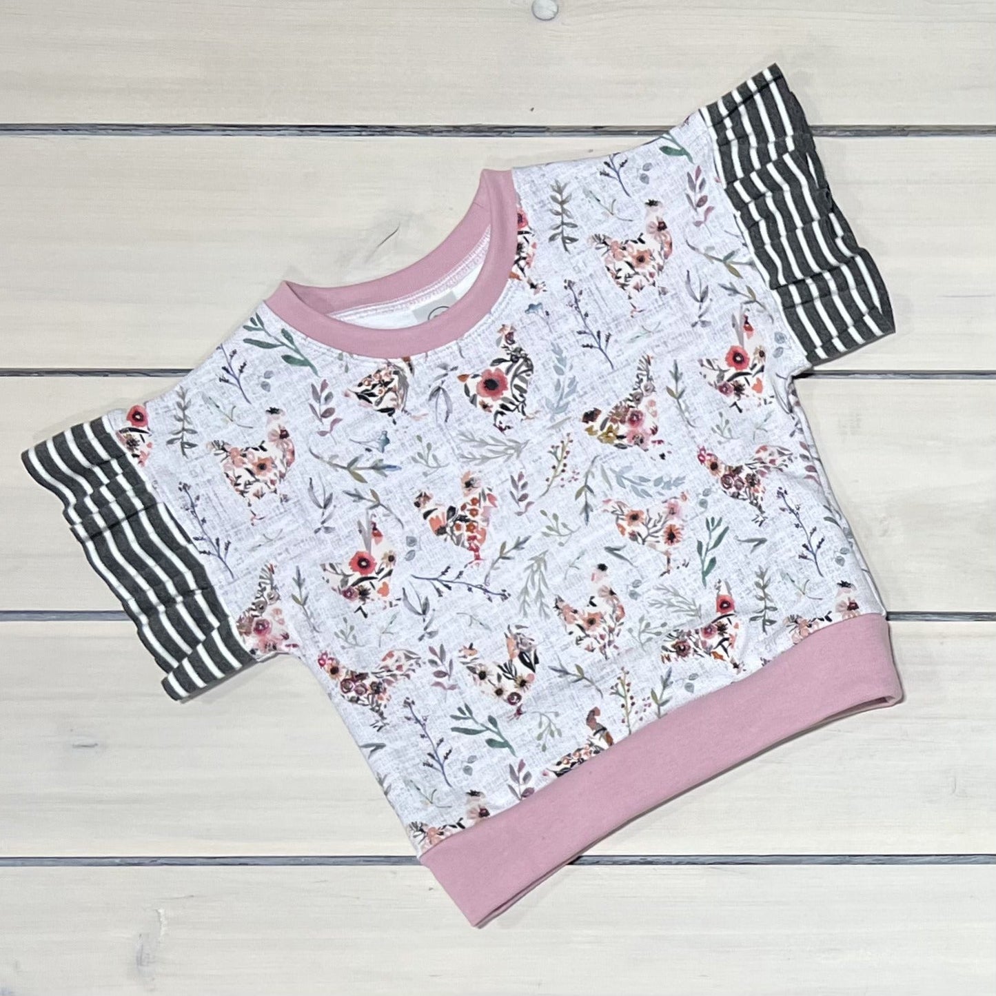 RUFFLE DOLMAN TEE FLORAL CHICKEN
