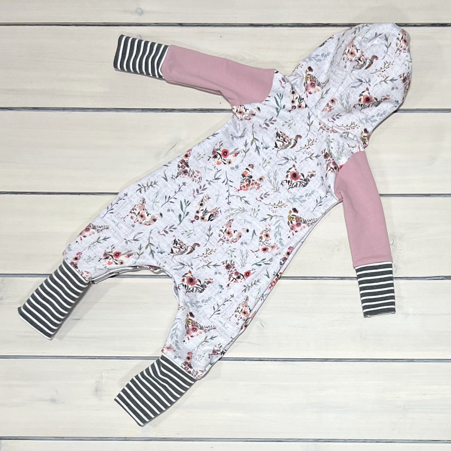 HOODED ROMPER FLORAL CHICKEN