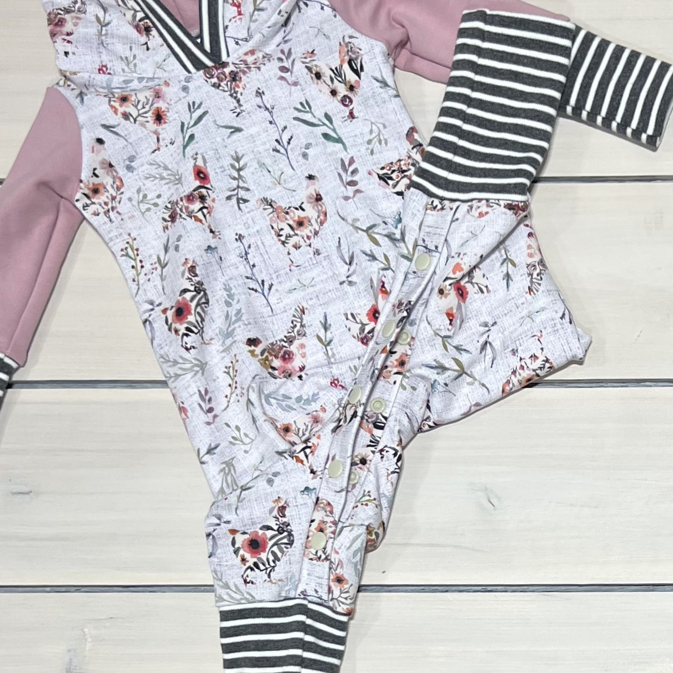 HOODED ROMPER FLORAL CHICKEN