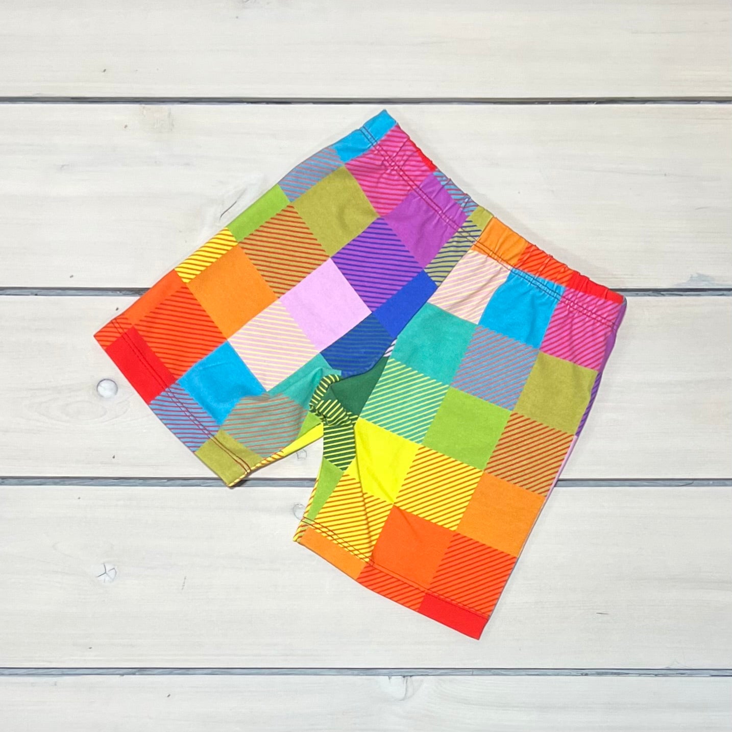 CITY SHORTS RAINBOW PLAID